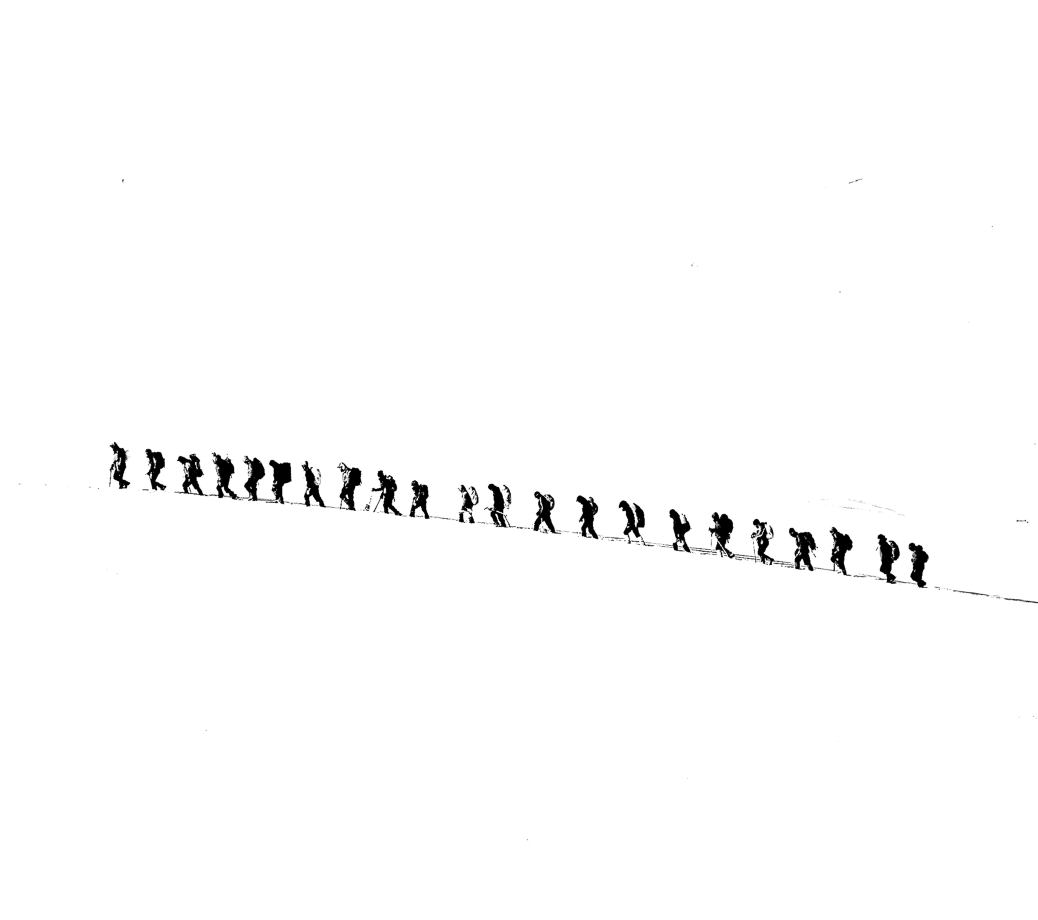 Fila de pessoas atravessando um campo em fila indiana, vista aérea.